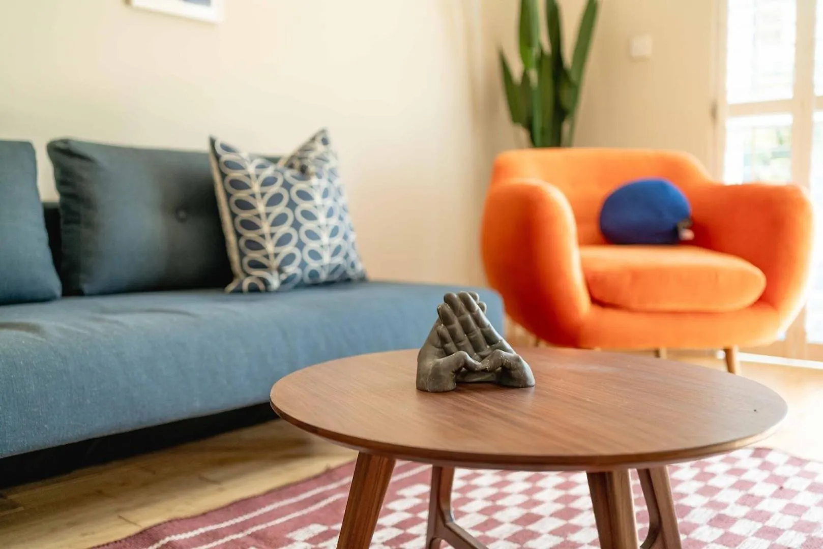 Serene Garden Flat - Steps From Tower Bridge London