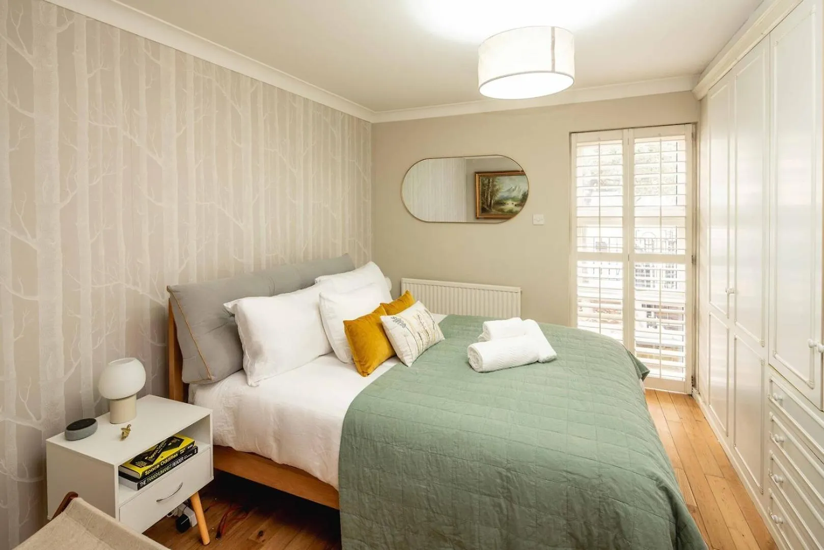 Serene Garden Flat - Steps From Tower Bridge London